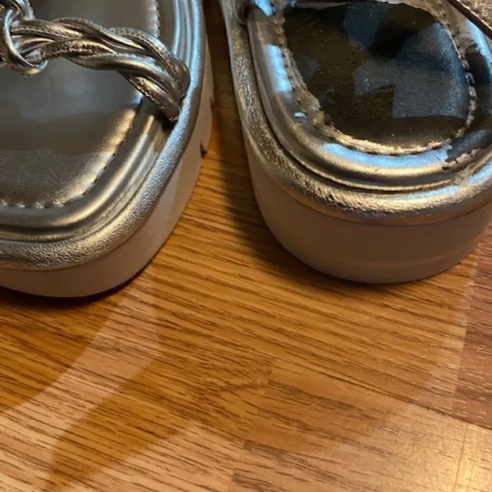 Stuart Weitzman Silver Calypso Lift Metallic Leather Platform, size 8.5